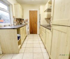 2 BEDROOM House - Terraced - Photo 4