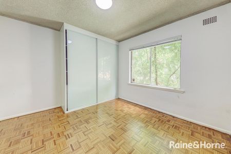 Two Bedroom Unit in the Heart of Kingsford - Photo 3