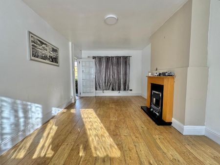 3 bedroom end of terrace house to rent - Photo 2