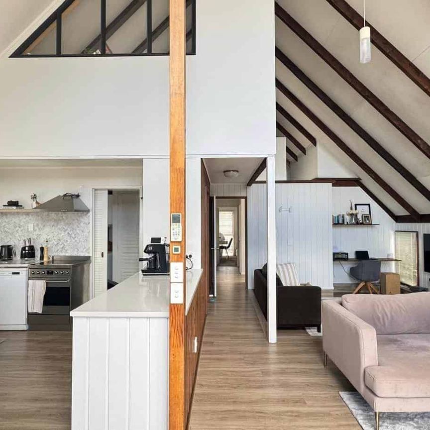 STYLISH 3 BEDROOMS & 2 BATHROOMS IN LYNFIELD - Photo 1