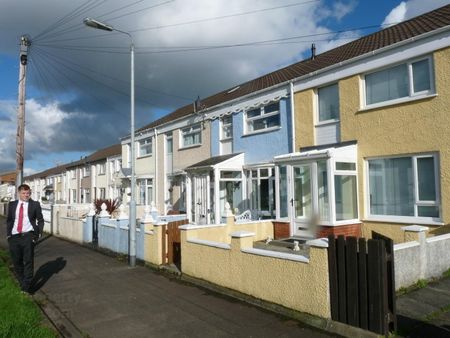 121 Shore Crescent, BT154JR, Belfast - Photo 3