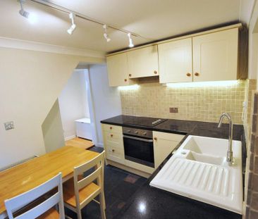 2 bedroom terraced house to rent - Photo 4