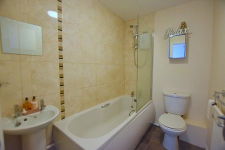 2 bedroom house to rent Homerton Close, Clacton-on-Sea, CO15 - Photo 4