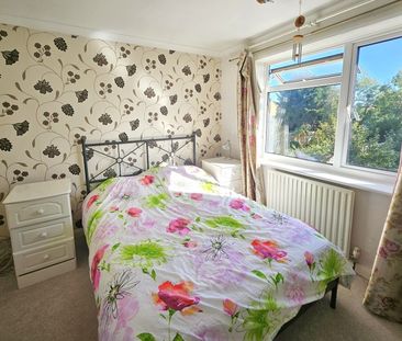 55 Church Road, West Byfleet - 3 bedrooms Property for lettings - S... - Photo 4