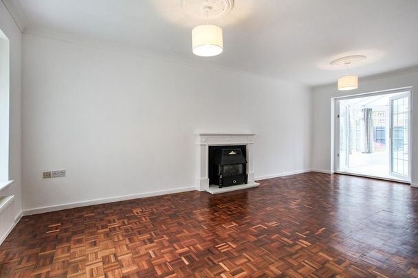 3 bedroom end of terrace house to rent - Photo 1