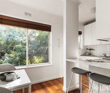 South Yarra Living at Its Most Convenient - Photo 3