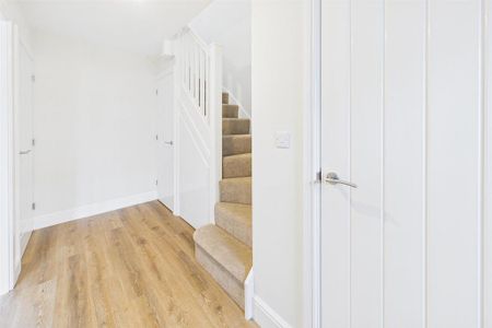 3 bedroom detached house to rent - Photo 4