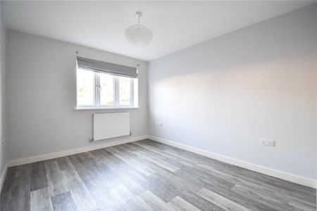 Well presented 2 bedroom apartment to rent in the popular village of Bottisham, ideal for the City centre, Science Parks and A14. Entry phone system. GCH. Allocated parking and visitors spaces. Covered cycle store. Unfurnished. - Photo 2