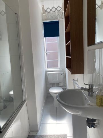 Studio Flat, Du Cane Court, SW17 - Photo 2