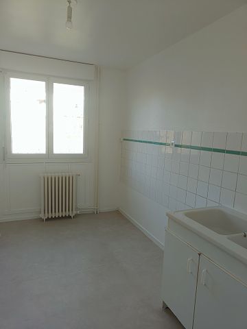 Location - Appartement T4 - 77 m² - Ornans - Photo 3