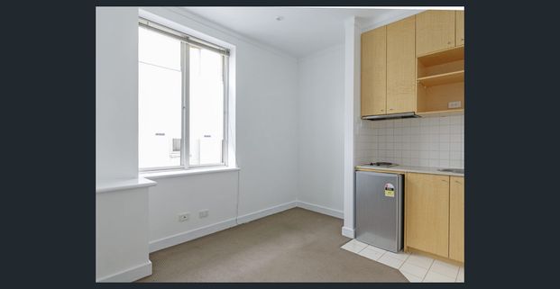 LIGHT FILLED STUDIO IN PRIME LYON STREET LOCATION - Photo 1