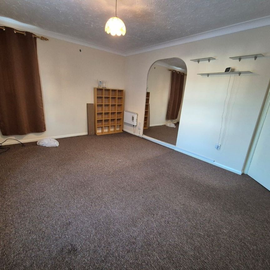 Churchill Court, Bishops Park, Telford Close - Photo 1