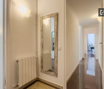 barcelona, Catalonia 08012 - Photo 2