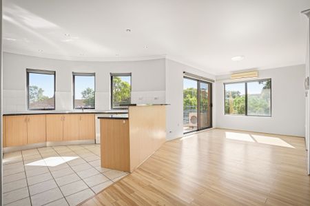 Exceptional Three-Bedroom Apartment with Double Parking & City Views - Photo 4