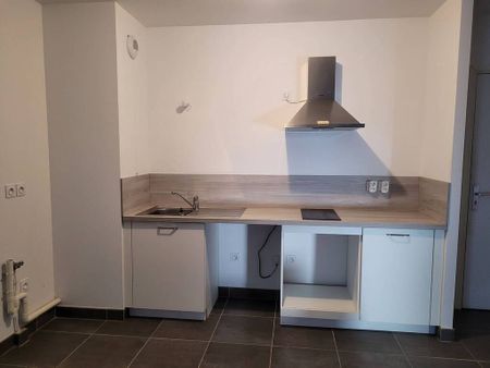 Location Appartement 2 pièces 46m² BOURGOIN JALLIEU 38300 - Photo 2