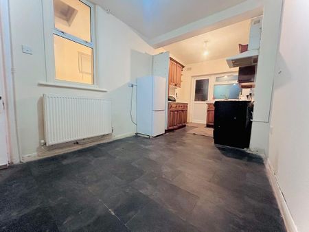 4 bedroom terraced house to rent - Photo 5