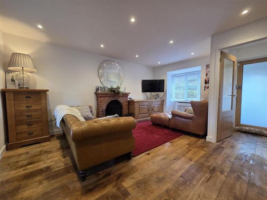 4 bedroom detached house to rent - Photo 1