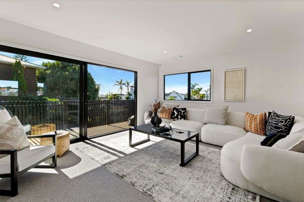 Modern Coastal Living in the Heart of Milford - 2/1 Omana Road, Milford - Photo 1