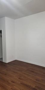 BACHELOR UNIT WITH PRIVATE ENTRANCE IN A HOUSE - Photo 4