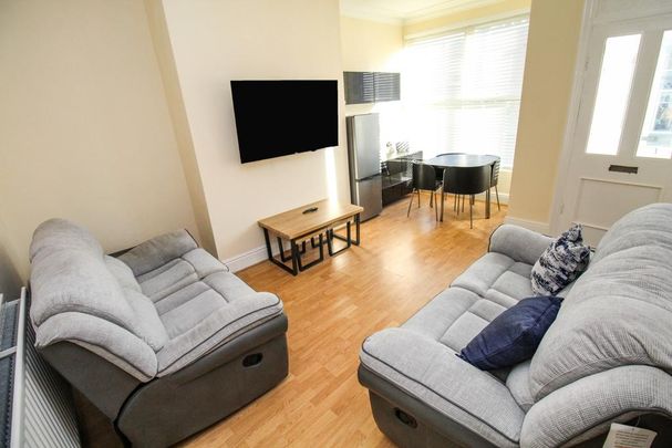 4 bedroom terraced house to rent - Photo 1
