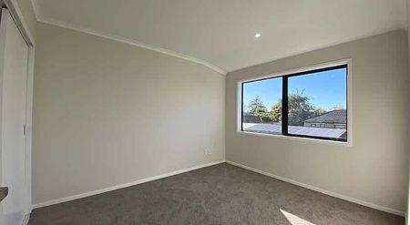 Near New Townhouse - Photo 2