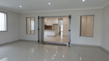 Modern & Quality 4-Bedroom Duplex - Photo 4