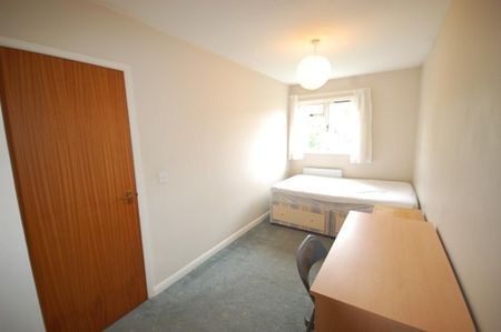 5 bedroom detached house to rent - Photo 2