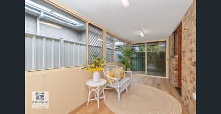 Immaculate Freestanding Villa - Stroll to Everything! - Photo 5