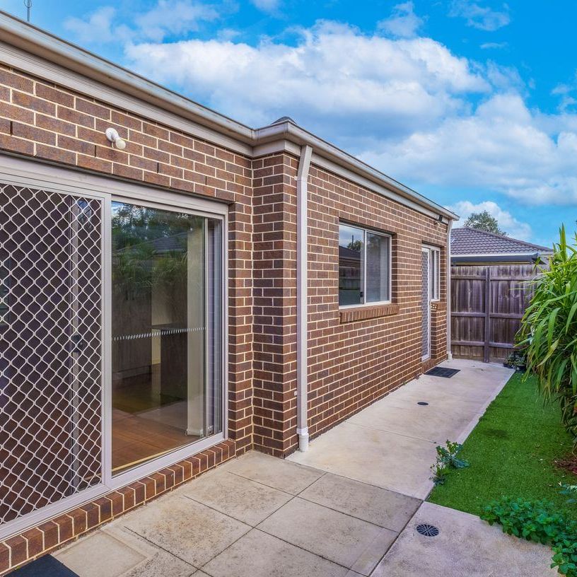 2/1 Glencoe Street, Kurunjang, VIC 3337 - Photo 1