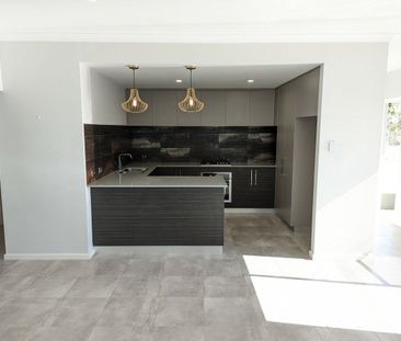 Immaculate Street Front 3x2 Vila! - Photo 4