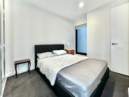 6 Month Lease - Modern two bedroom apartment in ideal location - Photo 3