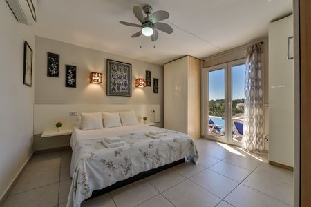 FOR RENT VILLA MORAIRA with 4 bedrooms for LONG TERM NEAR THE BEACH AND THE CITY - Photo 3