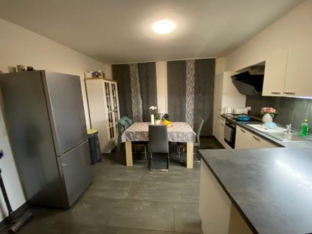 Wohnen direkt im Gütersloher Zentrum! 3 ZKB-Wohnung mit Dachterrasse - Photo 5