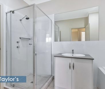 MODERN TOWNHOUSE WITH PARKLAND VIEWS & PRIME LOCATION - Photo 1