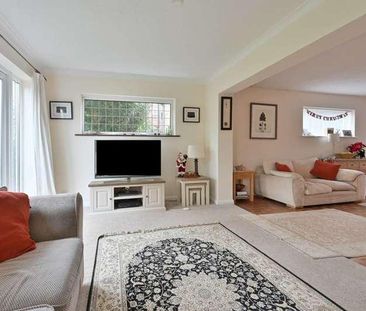 Orchard Gardens, Leatherhead, Effingham, KT24 - Photo 1