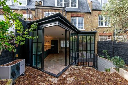 3 Bedroom Apartment To Let - Photo 2