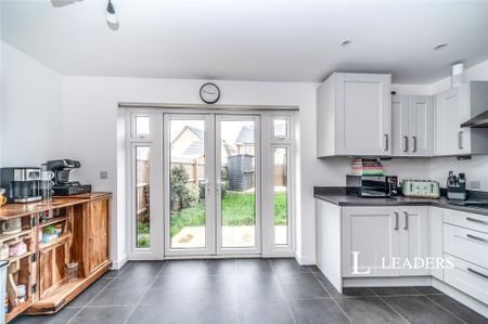 3 bedroom semi-detached house to rent - Photo 4