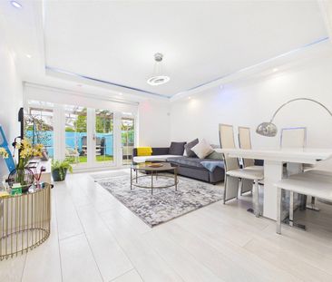 Green Walk, Hampton, TW12 - Photo 3