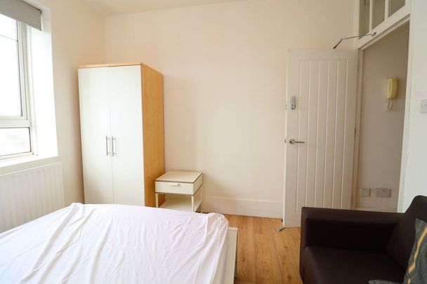 Room in a Shared Flat, Auckland House, W12 - Photo 1