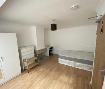 4 bedroom terraced house to rent - Photo 5