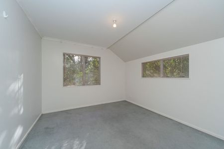 Wadestown 3-bedroom home - Photo 2