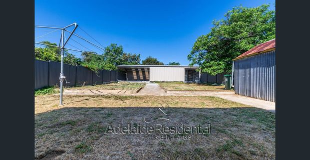 Refurbished three bedroom home - Photo 1