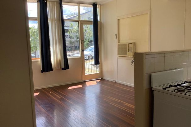 Convenient Inner-City Living Moments from Suncorp Stadium - Photo 1