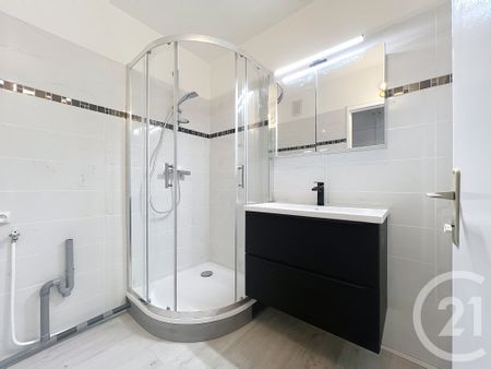 Location Appartement 2 pièces 45m² ST ANDRE LES VERGERS 10120 - Photo 4