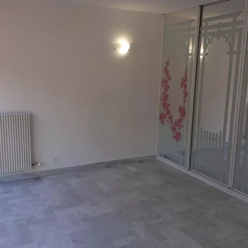 STUDIO CAREI EN DERNIER ET. TERRASSE 24 M2 - Photo 1