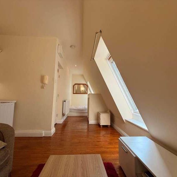 Ashgrove House, Elland, HX5 - Photo 1