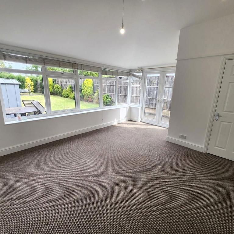 3 bedroom semi-detached house to rent - Photo 1