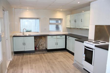 4 bedroom terraced house to rent - Photo 5