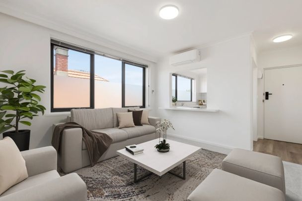 Renovated 1 bedroom apartment - Photo 1