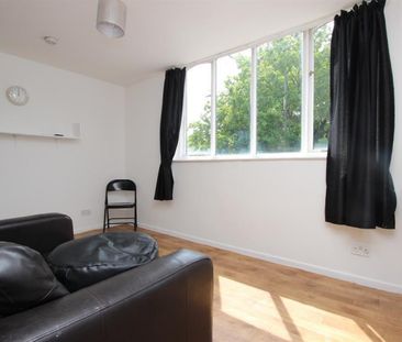 1 bedroom Flat To Let - Photo 3